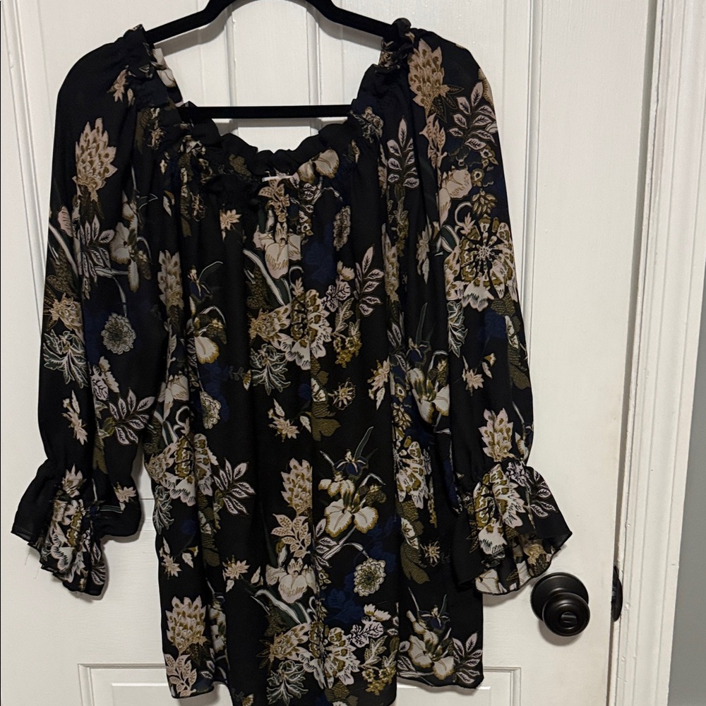 Violet & Claire Black Floral Blouse